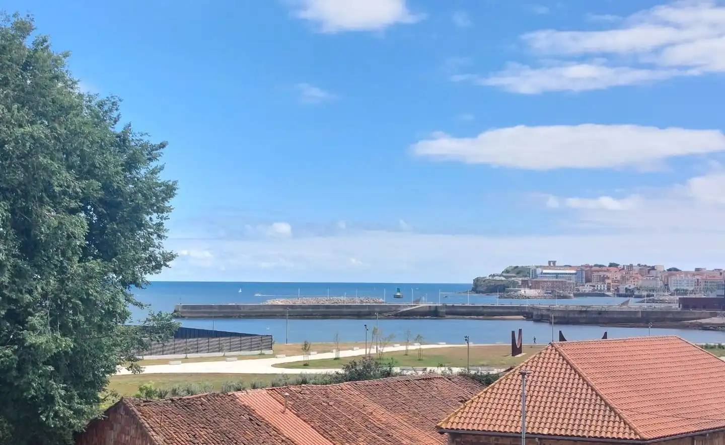 Vista exterior de Pis en venda en Gijón  amb Calefacció, Parquet i Moblat