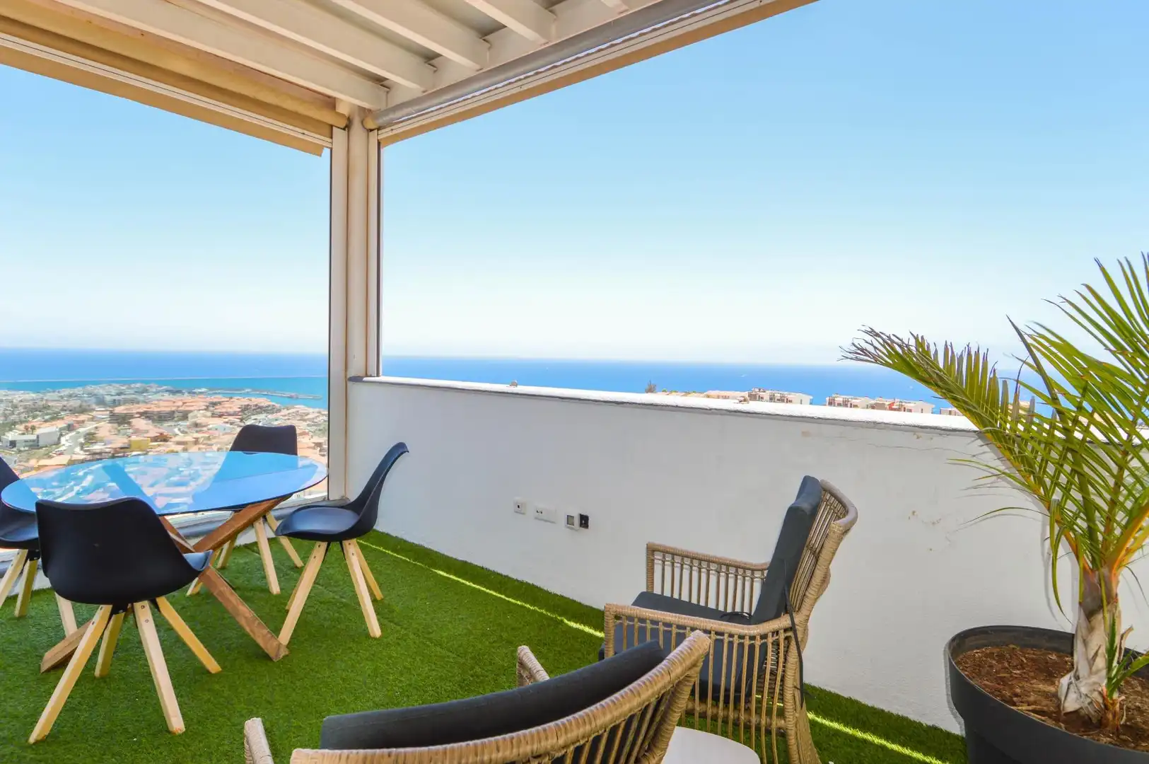 Terrasse von Dachboden zum Verkauf in Mogán mit Klimaanlage, Terrasse und Balkon