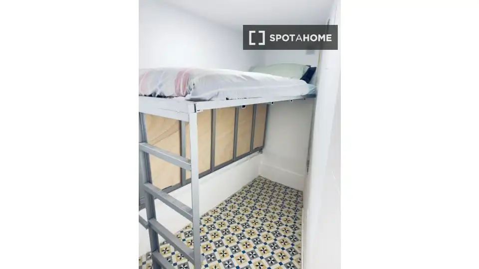 Dormitori de Estudi per a compartir en Barcelona amb Aire condicionat, Terrassa i Moblat