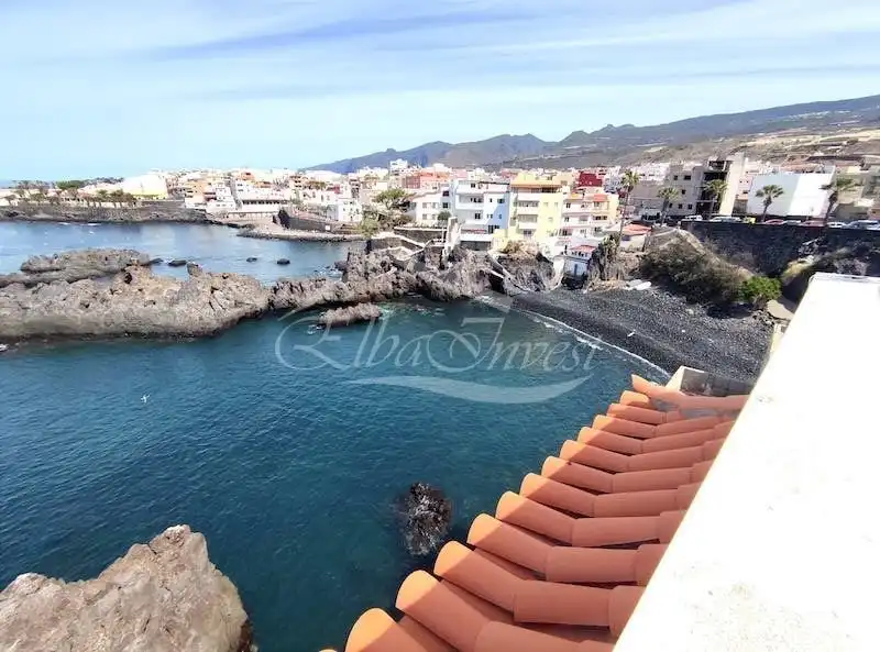 Vista exterior de Casa o xalet en venda en Guía de Isora amb Terrassa, Traster i Moblat