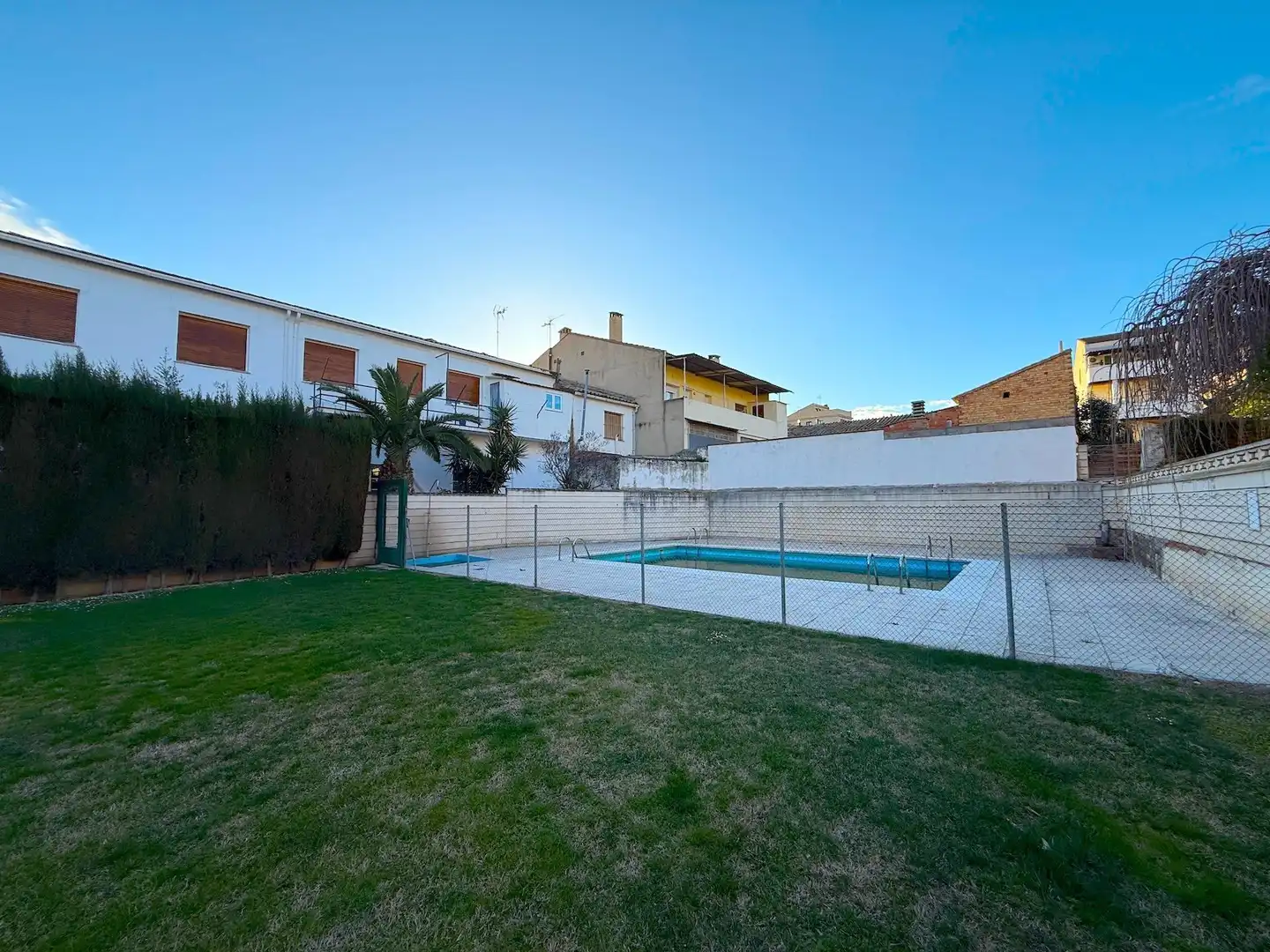 Schwimmbecken von Einfamilien-Reihenhaus zum Verkauf in Villanueva de Gállego mit Terrasse