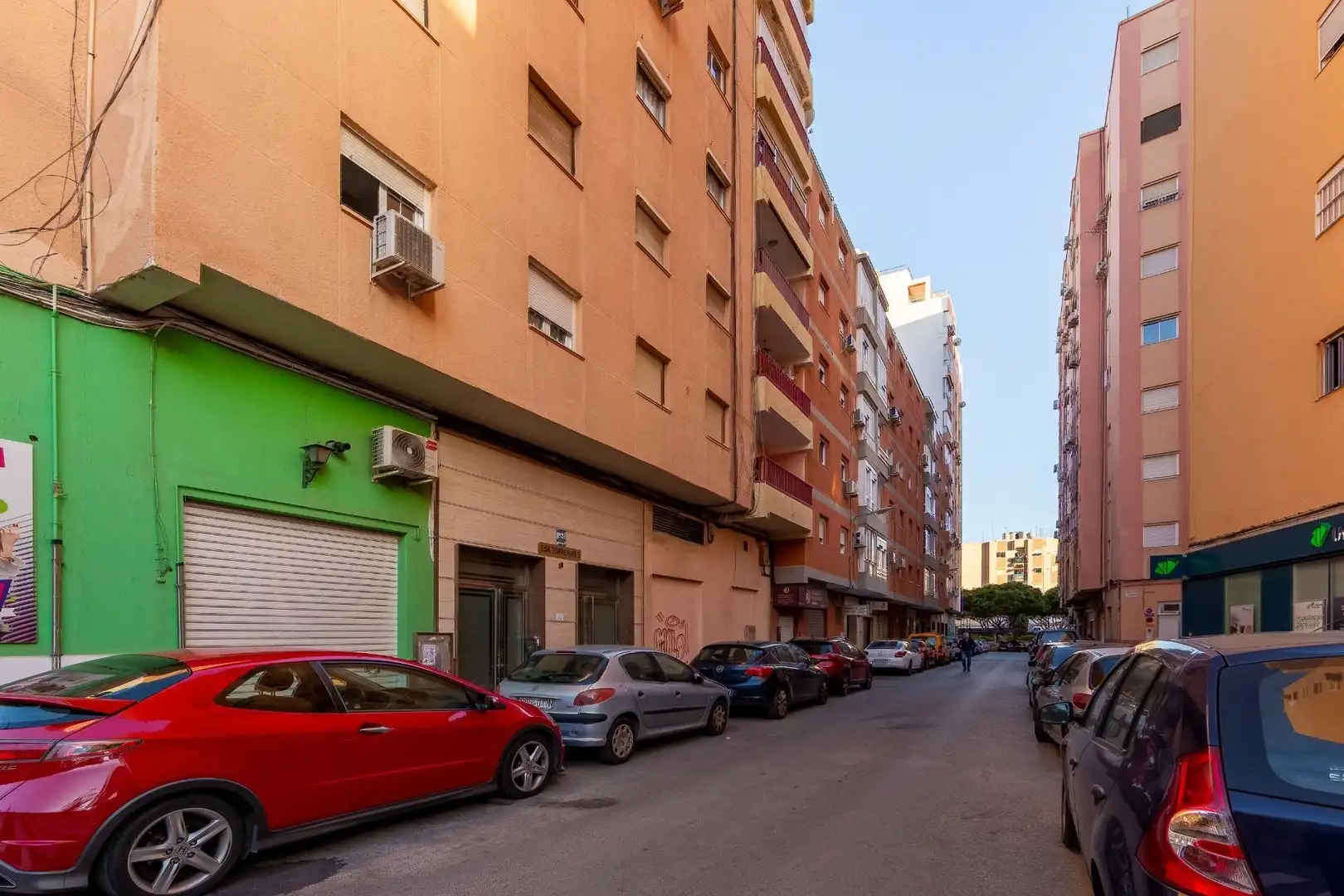 Außenansicht von Wohnung zur Miete in Almería mit Klimaanlage, Heizung und Terrasse