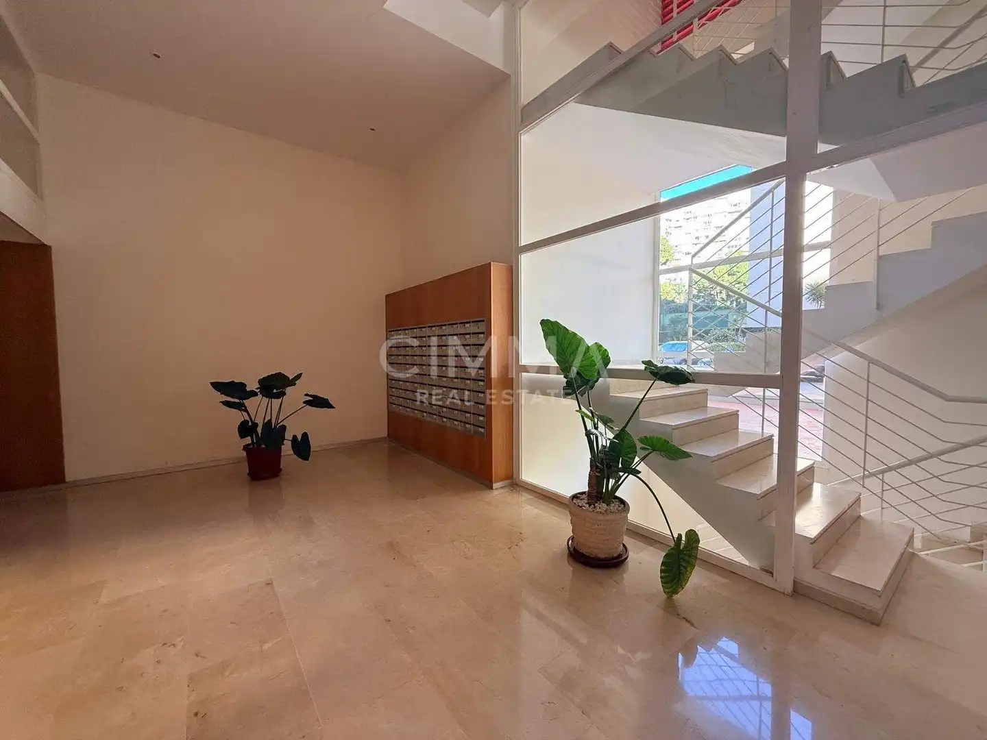 Vista exterior de Apartament en venda en Benidorm amb Aire condicionat, Jardí privat i Terrassa