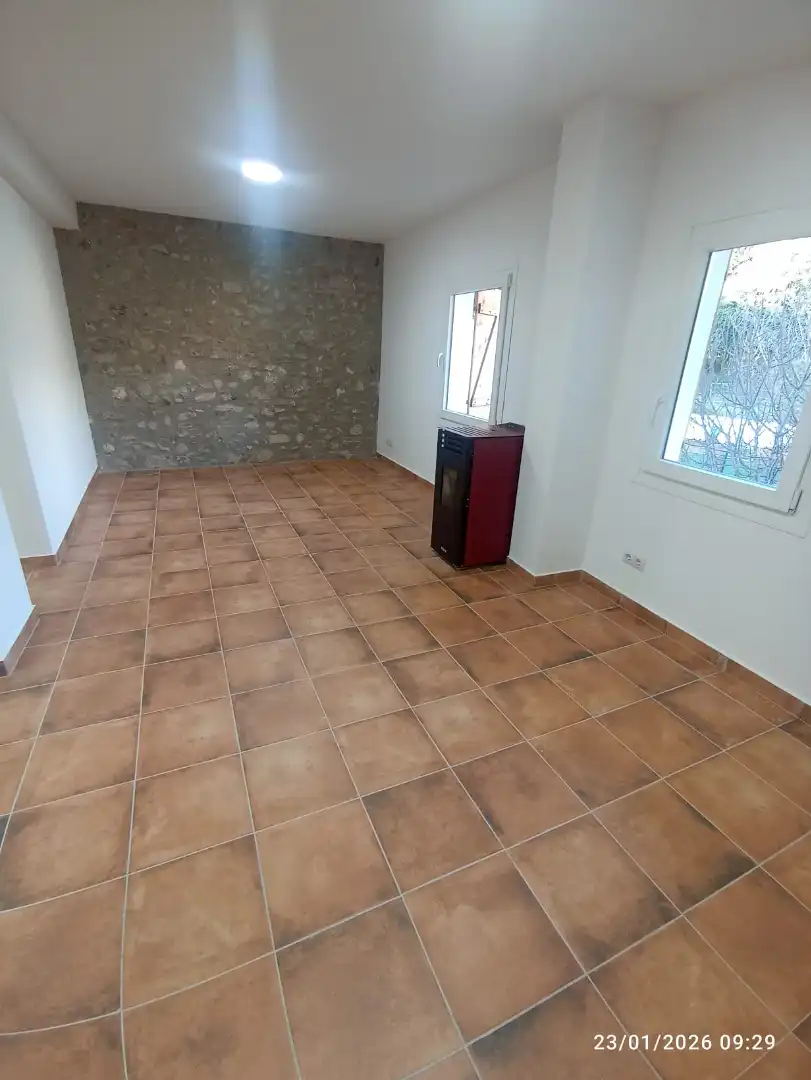 Wohnung zur Miete in Avià mit Heizung und Ofen