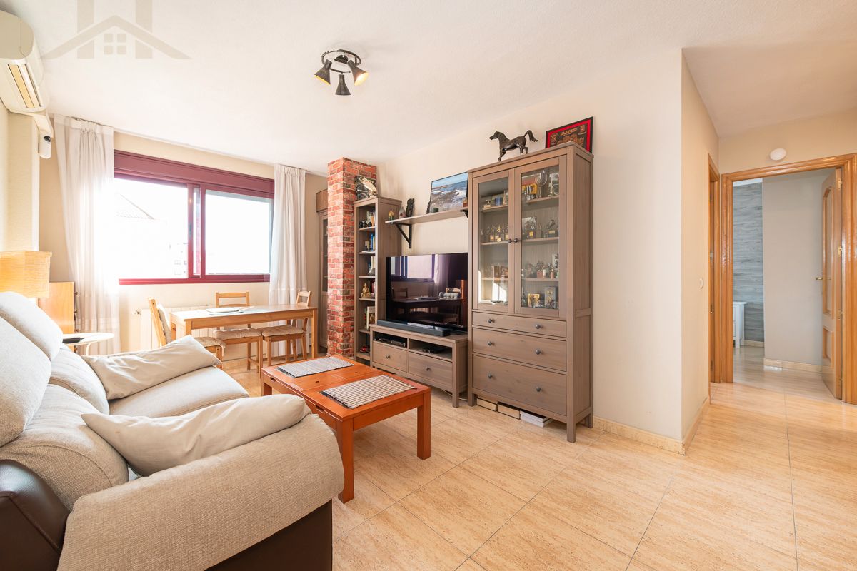 Living room of Flat for sale in Alcobendas  with Air Conditioner, Furnished and Oven