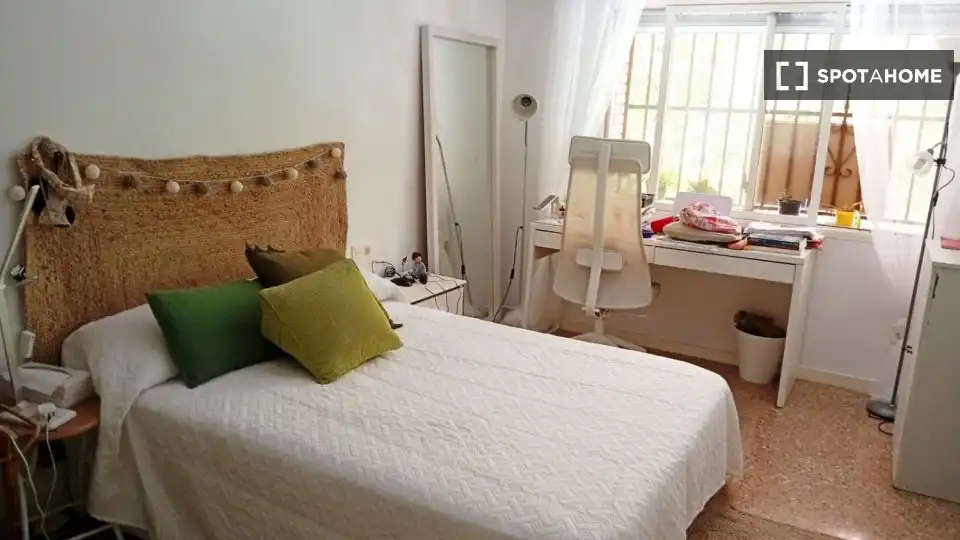 Schlafzimmer von Wohnung zur untervermieten in Almería mit Klimaanlage, Heizung und Möbliert