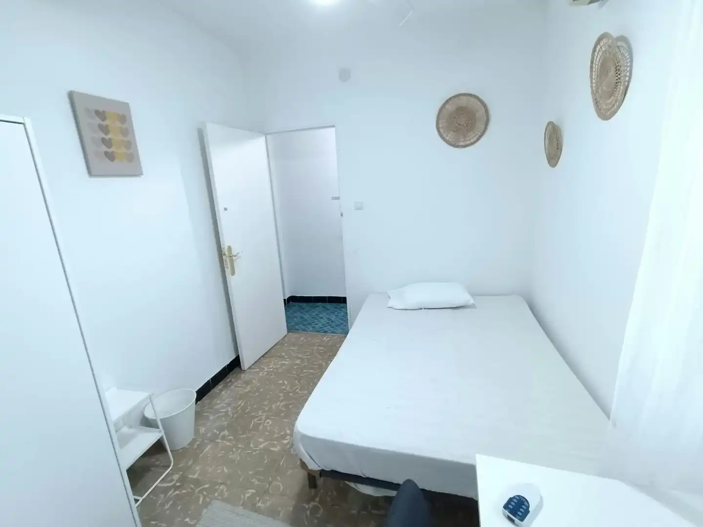Bedroom of Flat for share in Sevilla  with Washing machine