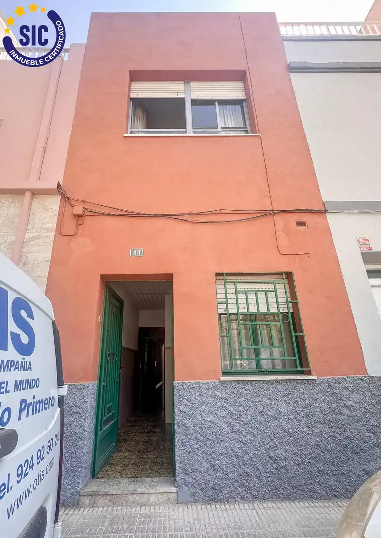 Casa en venta en Calle PINTOR MONTOLIU 29, imagen 3