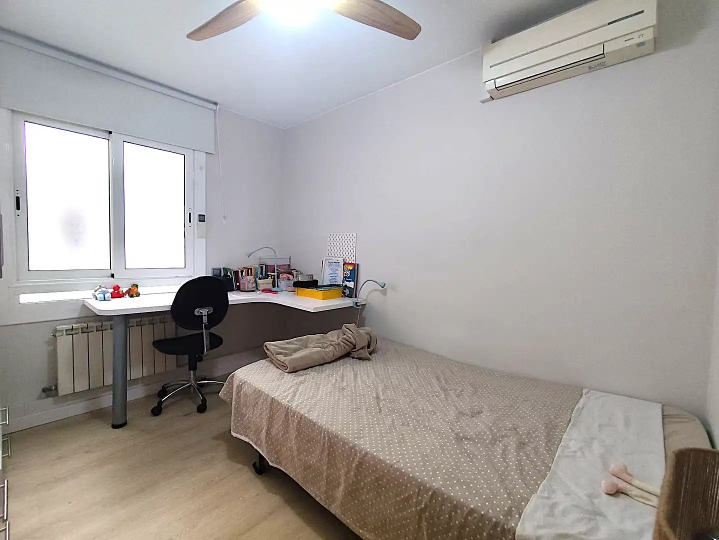 Bedroom of Attic for sale in Terrassa  with Air Conditioner, Heating and Parquet flooring