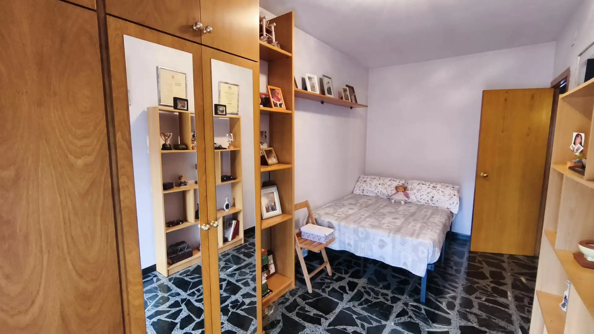 Habitación de Casa adosada en venta en Cerdanyola del Vallès con Calefacción, Terraza y Balcón