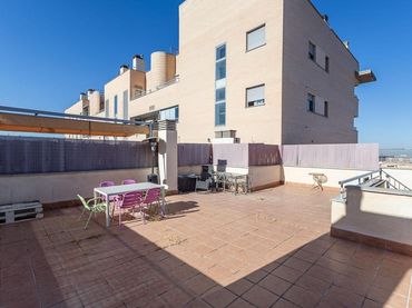 Àtic amb piscina en venda a Avenida DE LA ILUSTRACION