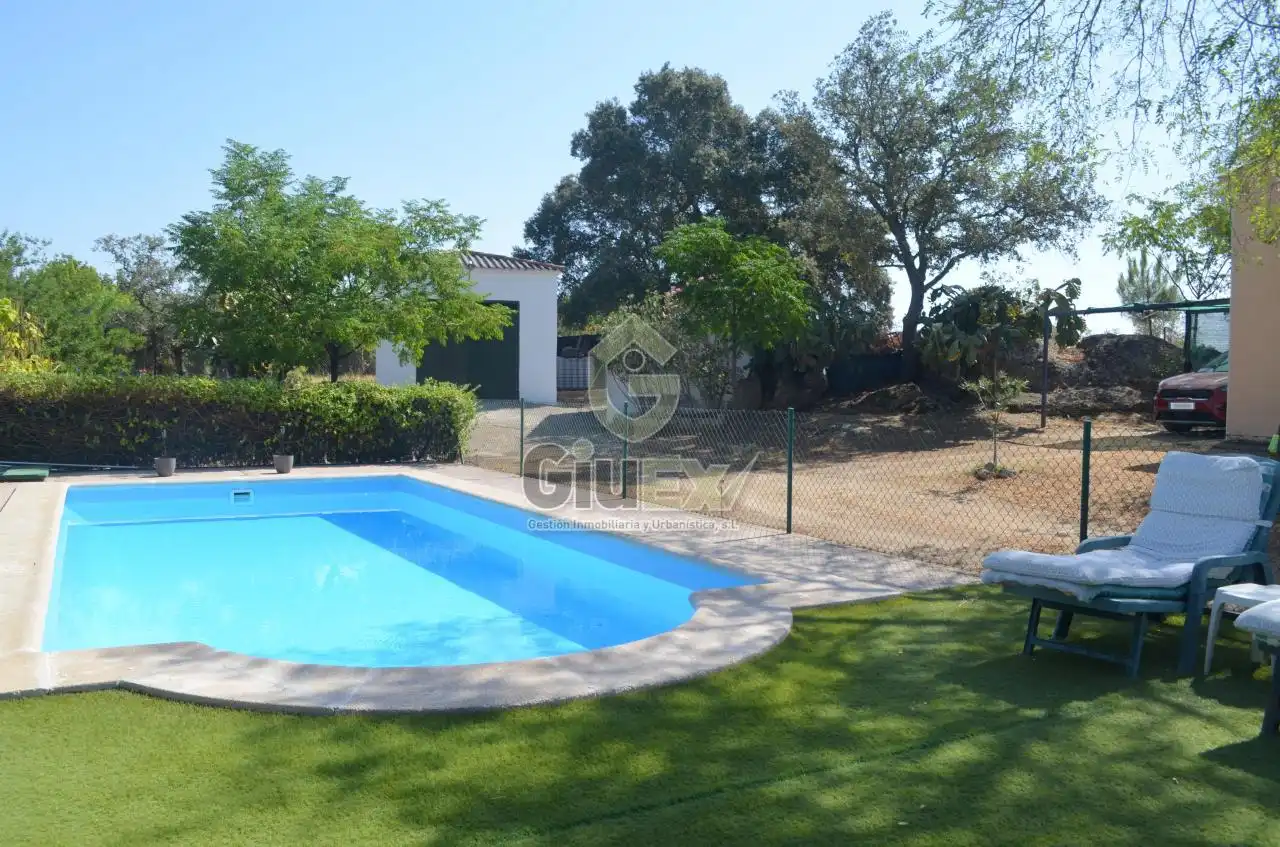 Jardín de Casa o chalet en venta en Arroyo de la Luz con Calefacción, Jardín privado y Amueblado
