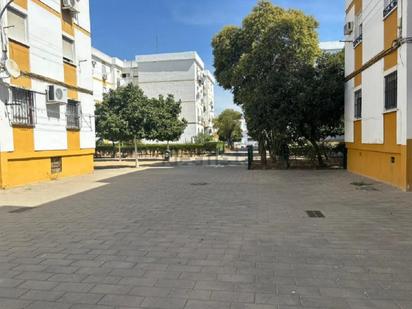 Exterior view of Planta baja for sale in  Sevilla Capital