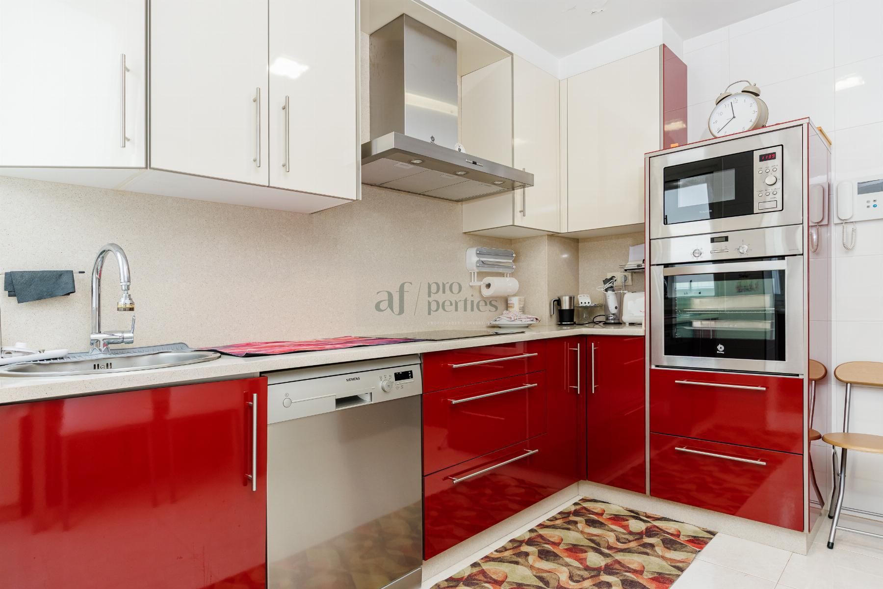 Cuina de Apartament en venda en Vigo  amb Calefacció, Parquet i Terrassa