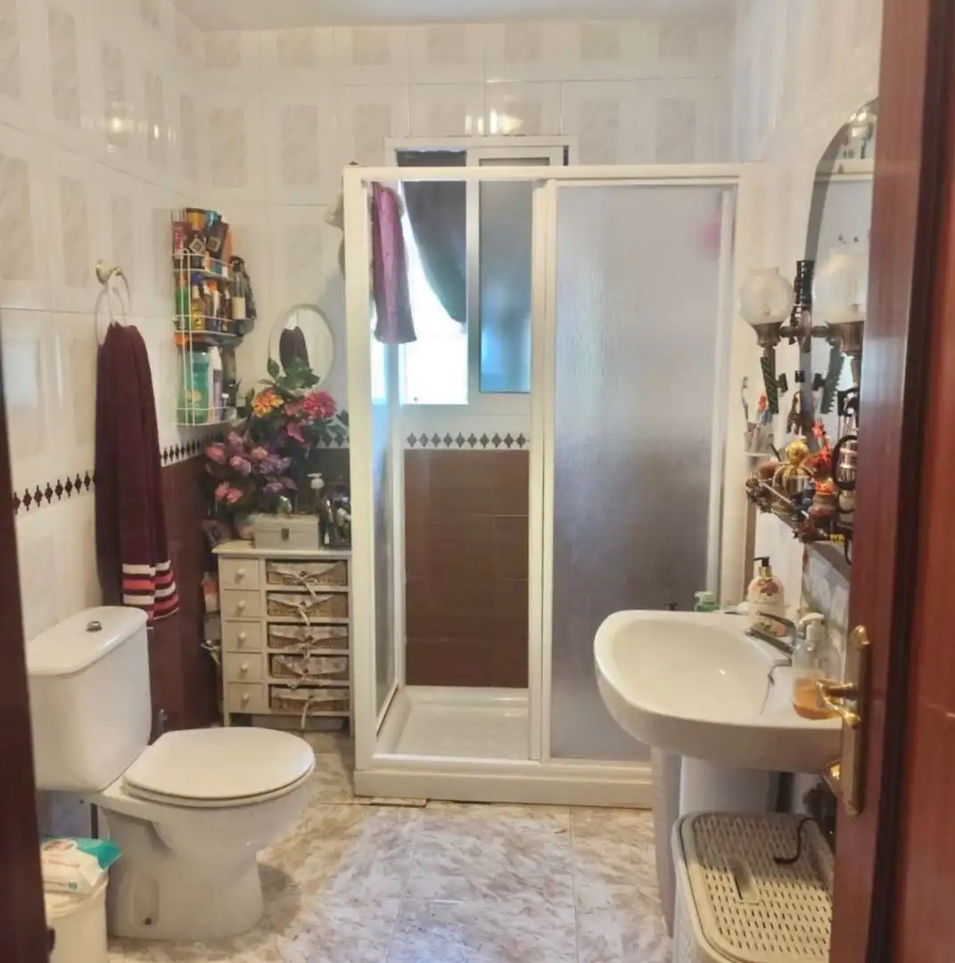 Bathroom of Houses for sale in Jaén  with Air Conditioner, Heating and Private garden