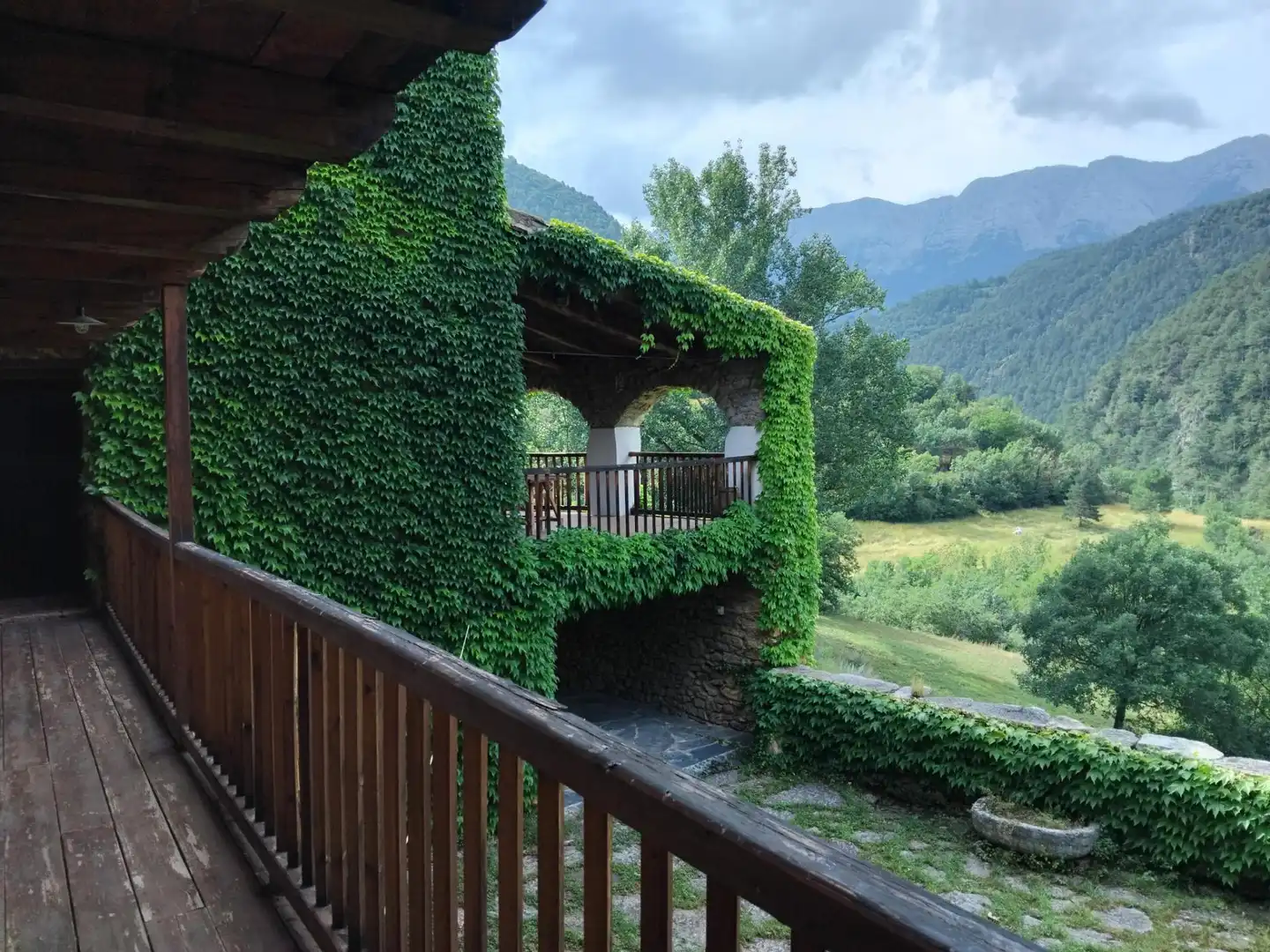 Vista exterior de Finca rústica en venda en Arsèguel amb Calefacció