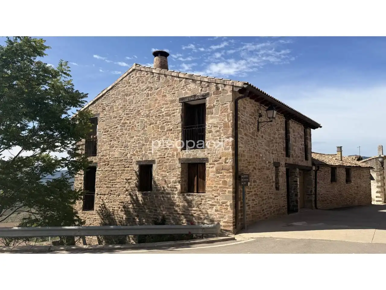 Vista exterior de Casa o xalet en venda en Undués de Lerda amb Calefacció, Jardí privat i Parquet