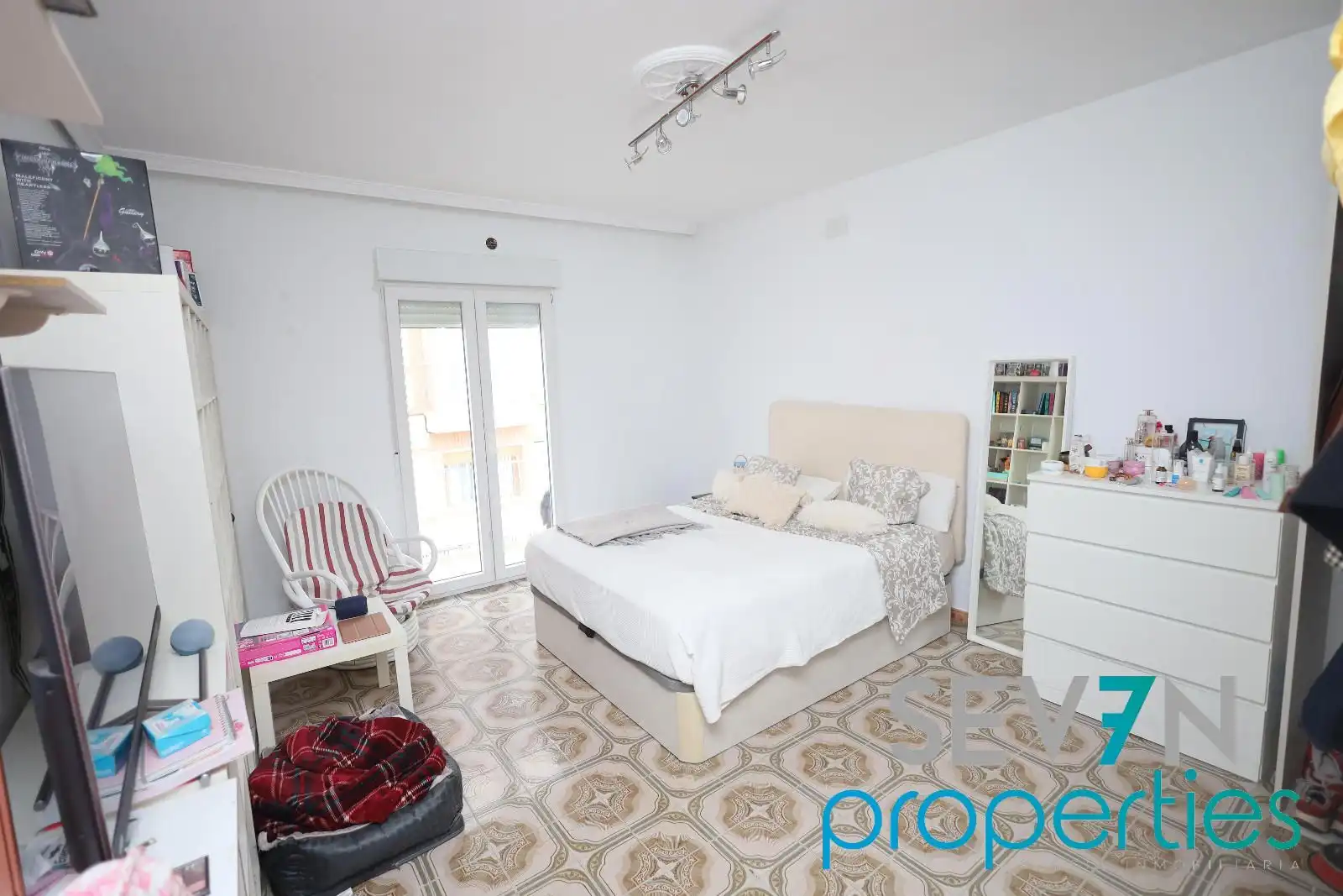 Habitación de Casa adosada en venta en Camarena con Aire acondicionado, Calefacción y Jardín privado