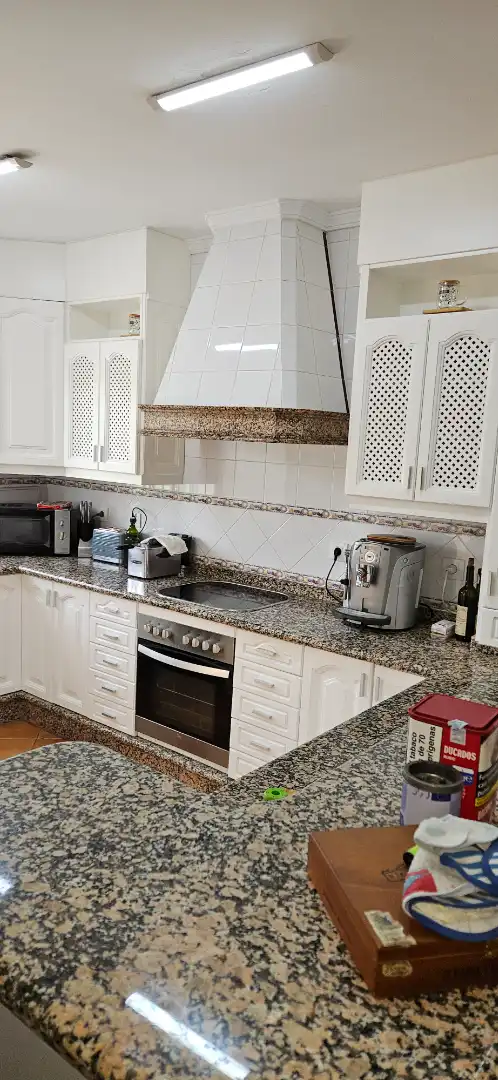 Cuina de Casa o xalet en venda en Chiclana de la Frontera amb Aire condicionat, Calefacció i Jardí privat