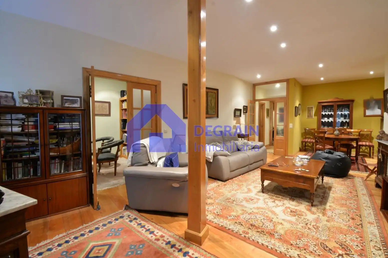 Piso en venta en Oviedo  con Parquet, Terraza y Trastero