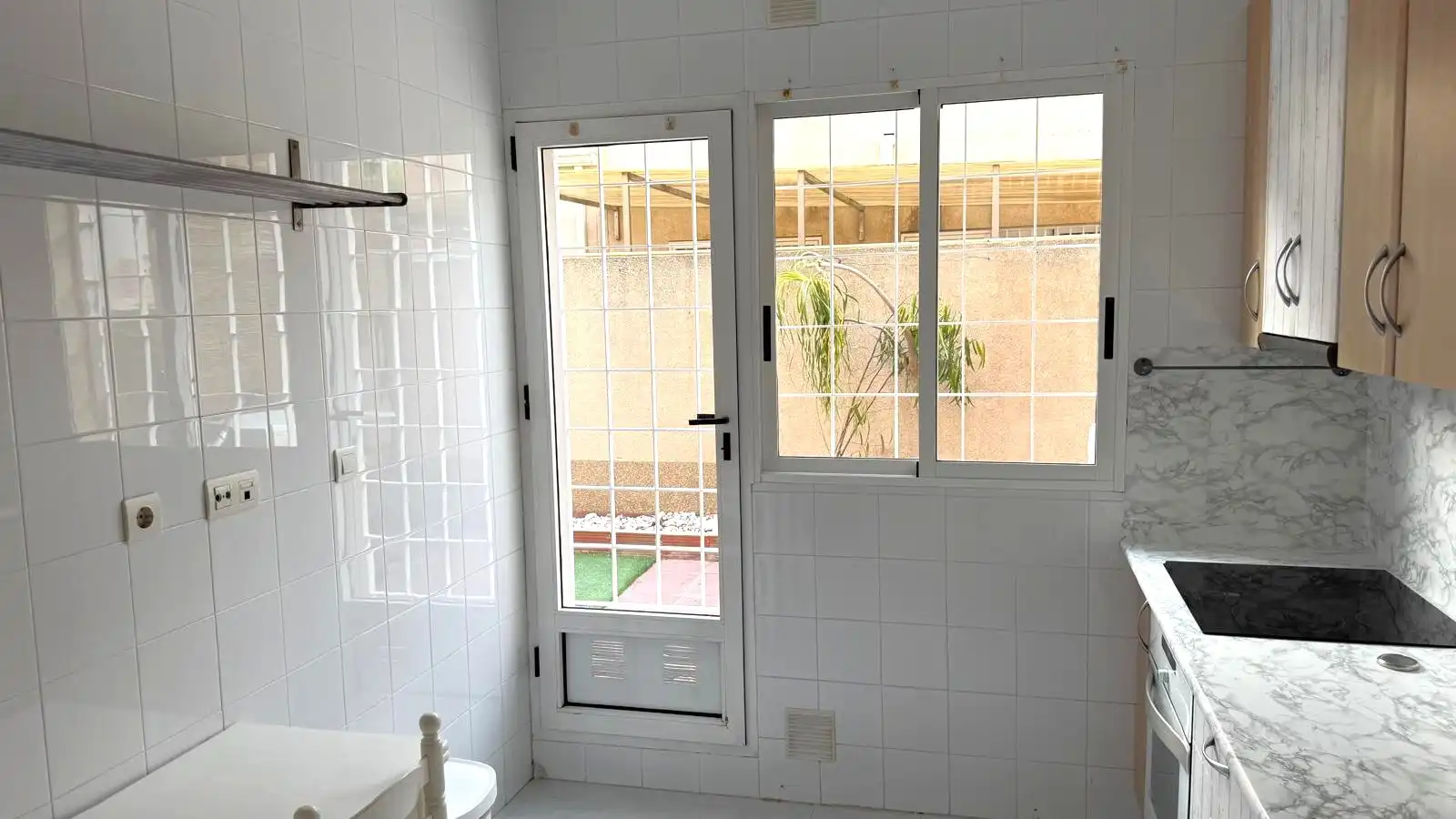 Terraced house with terrace to rent in Calle Pintor Saura Pacheco, imagen 5