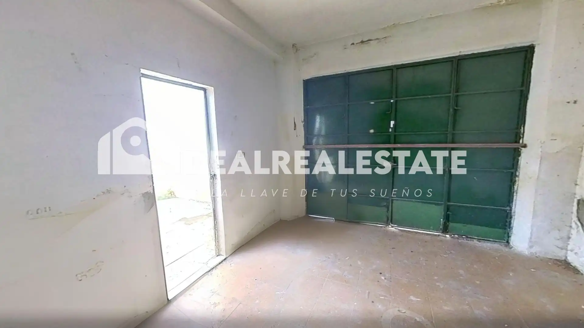 Houses for sale in Brenes  with Air Conditioner, Terrace and Storage room