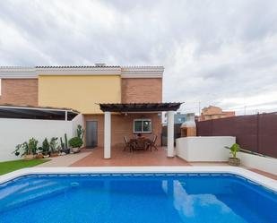 Piscina de Casa adosada en venda en Burriana / Borriana amb Calefacció, Jardí privat i Terrassa