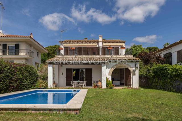 Casa-chalet en Venta en Vallpineda - Santa Bàrbara