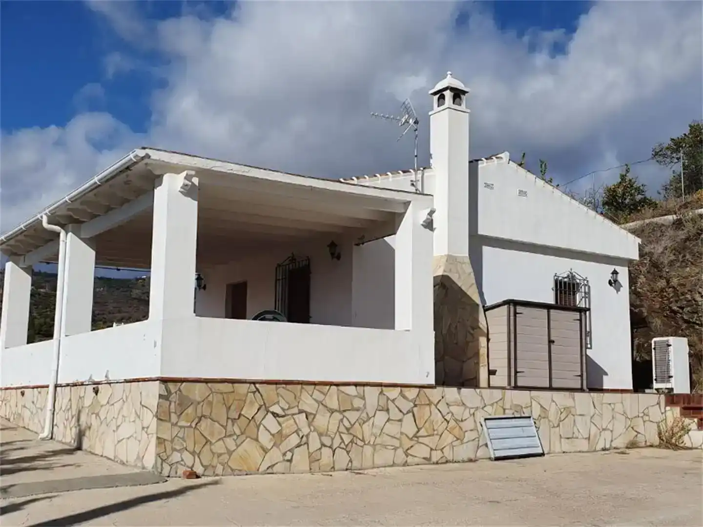 Vista exterior de Finca rústica en venda en Frigiliana amb Piscina