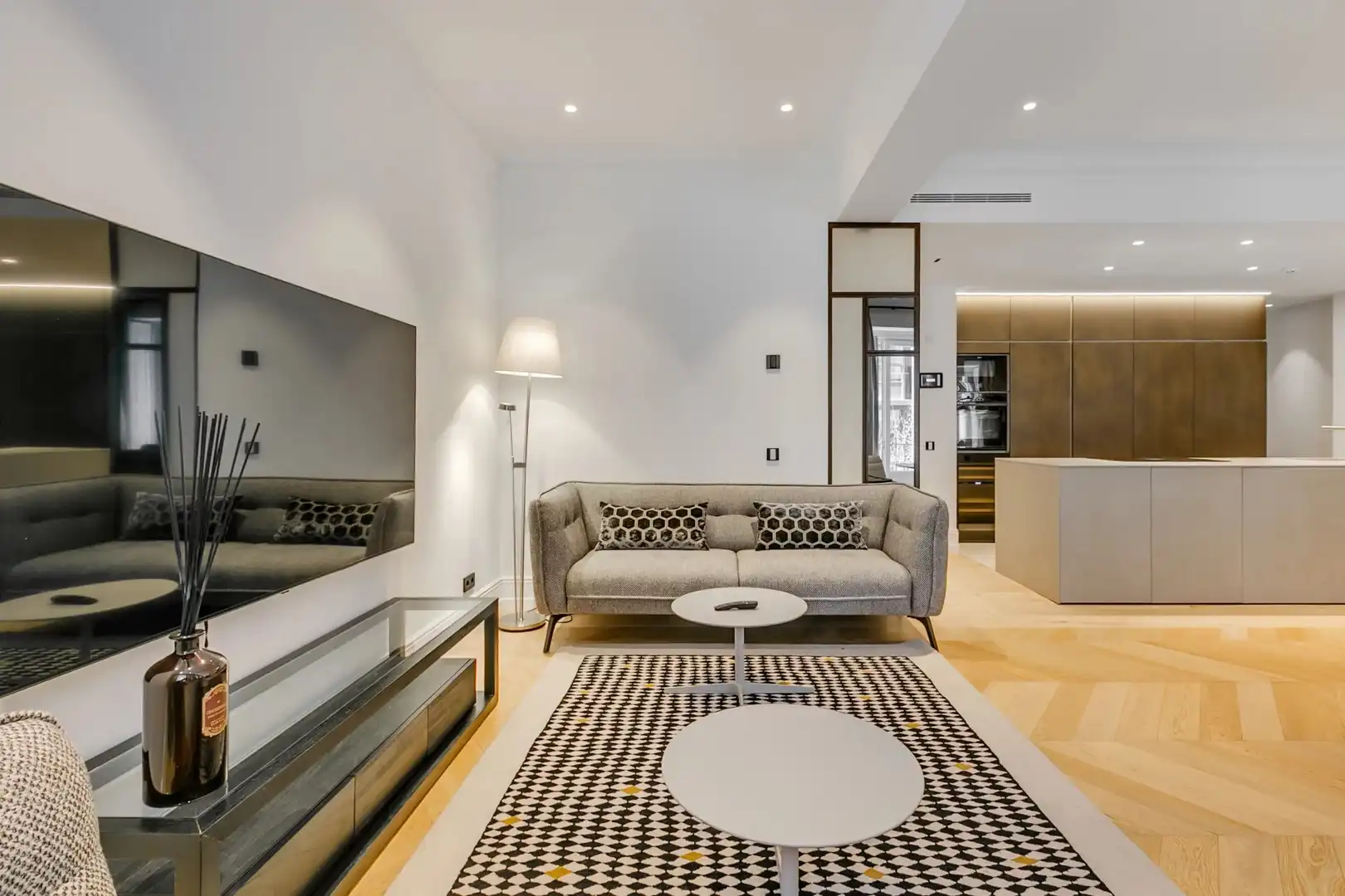 Living room of Flat for rent in Madrid  with Air Conditioner, Heating and Storage room