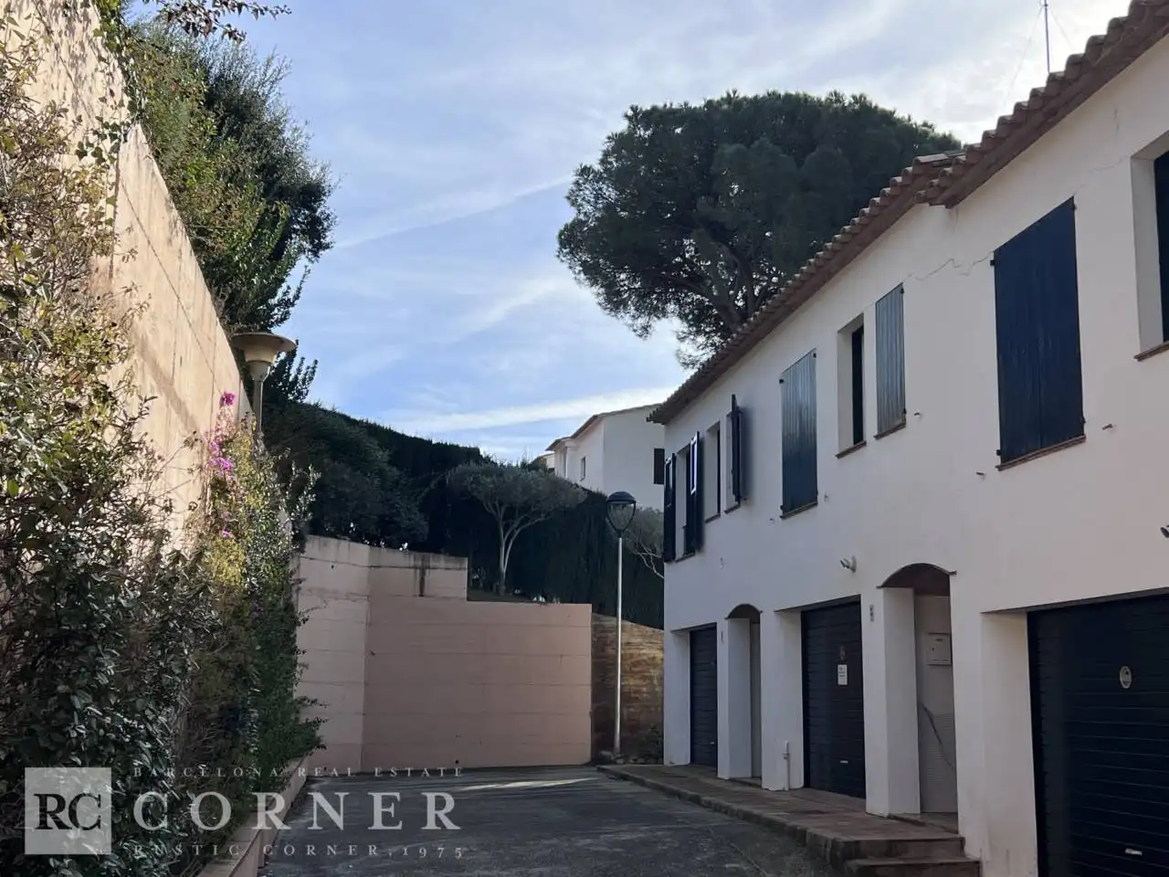 Vista exterior de Casa adosada en venda en Palafrugell amb Aire condicionat, Calefacció i Jardí privat