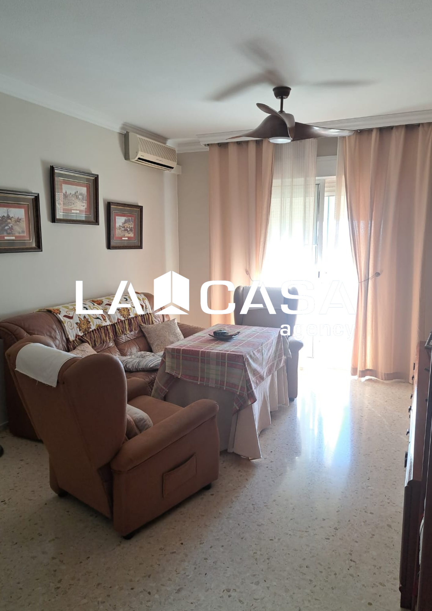 Living room of Flat for sale in  Sevilla Capital  with Terrace and Storage room