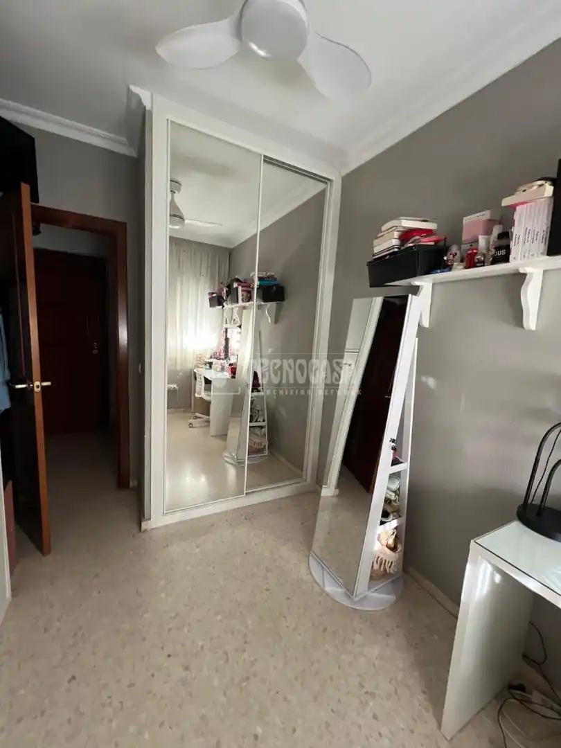 Bedroom of Flat for sale in Sevilla  with Air Conditioner, Heating and Storage room