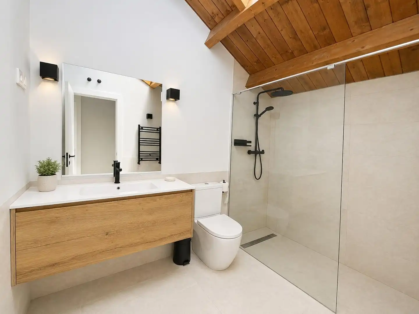 Baño de Dúplex de alquiler en Torrelodones con Aire acondicionado, Calefacción y Balcón
