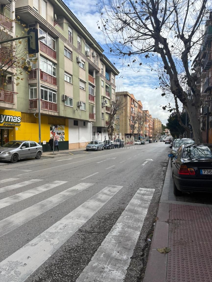 Vista exterior de Pis en venda en  Jaén Capital amb Balcó
