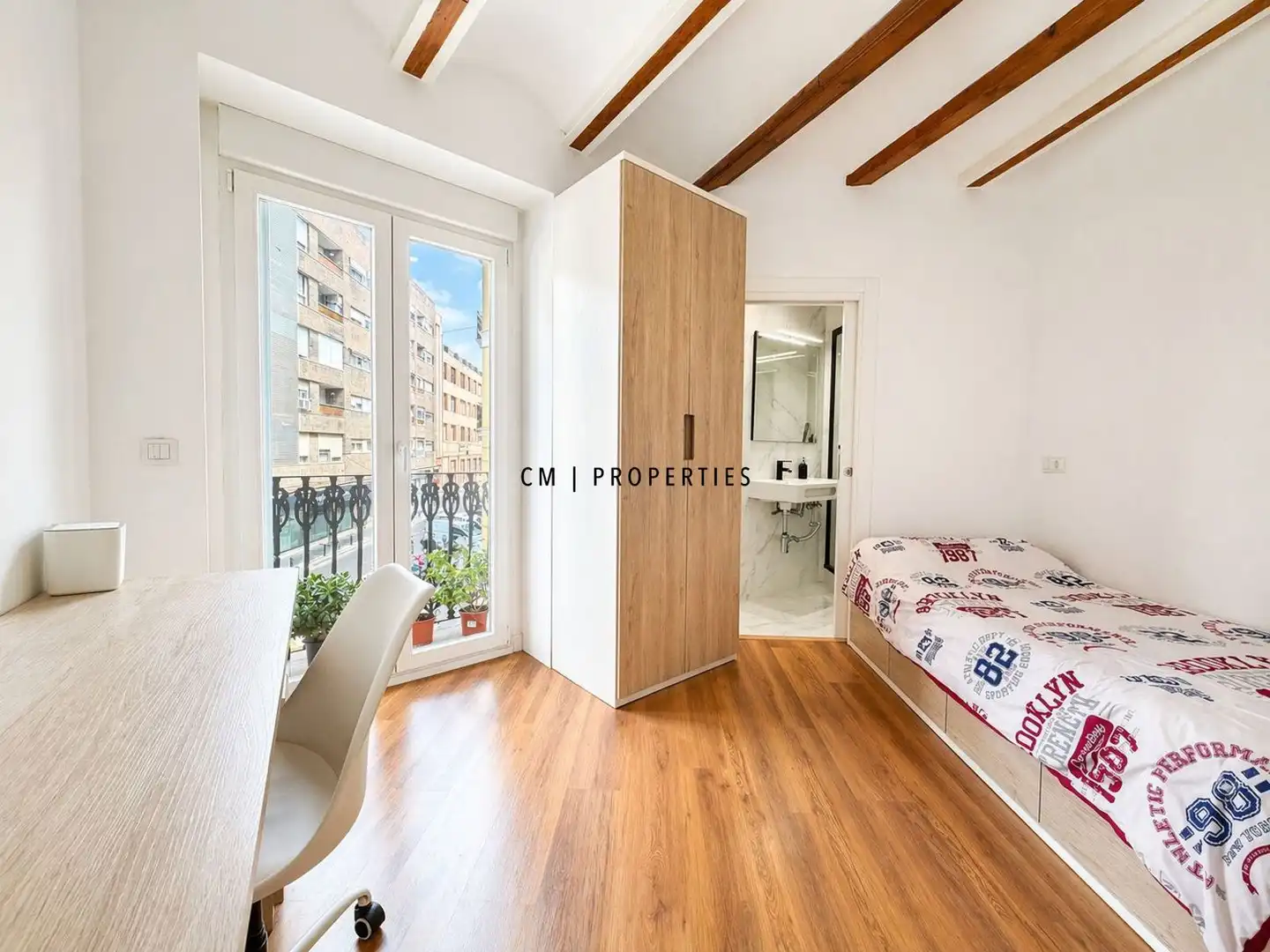 Dormitori de Pis de lloguer en Valencia amb Calefacció, Parquet i Terrassa