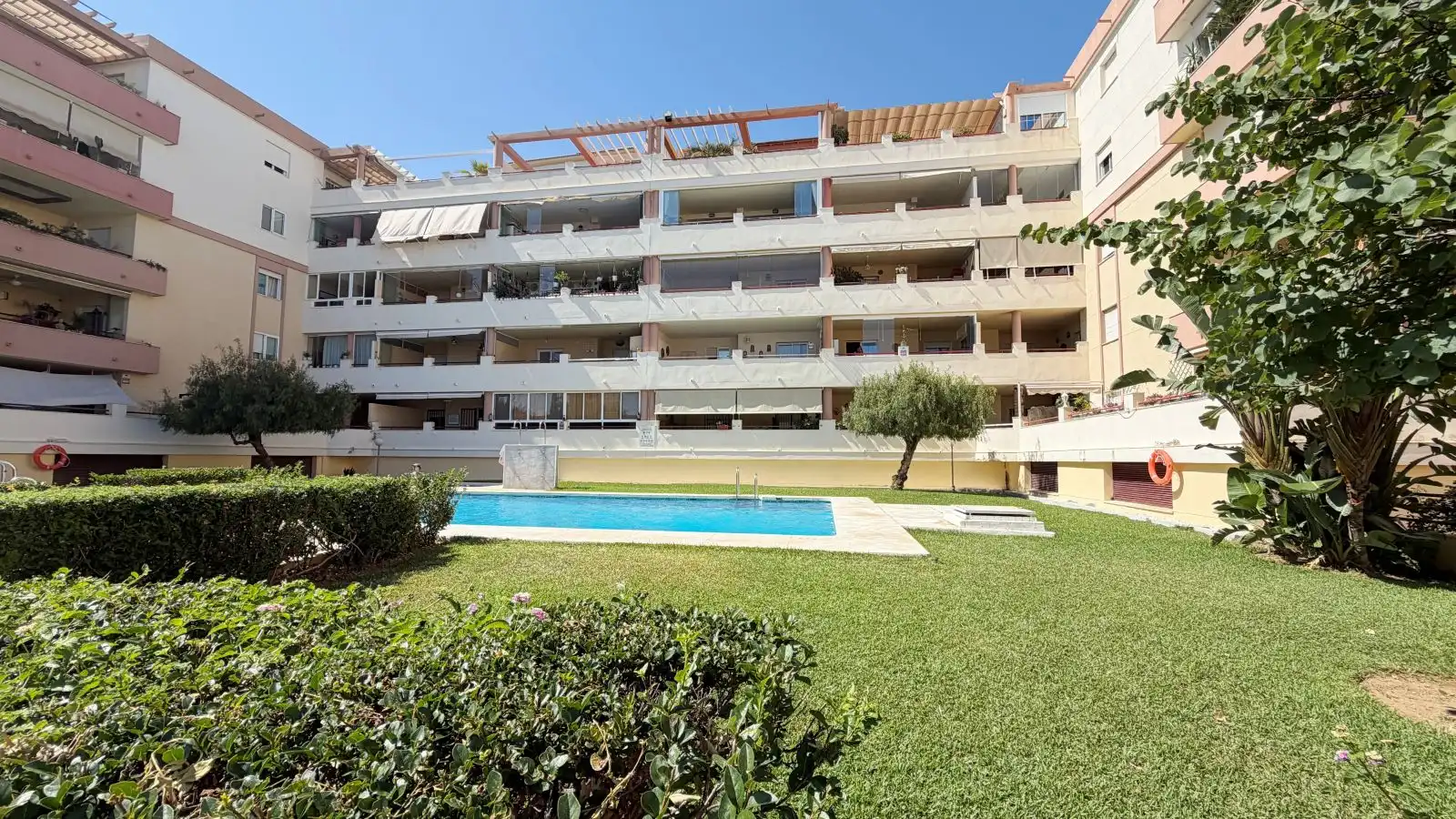 Flat with pool for sale in Calle Ave Marina 7