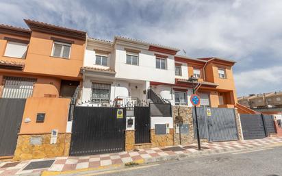 Vista exterior de Casa o xalet en venda en Churriana de la Vega amb Aire condicionat, Terrassa i Balcó