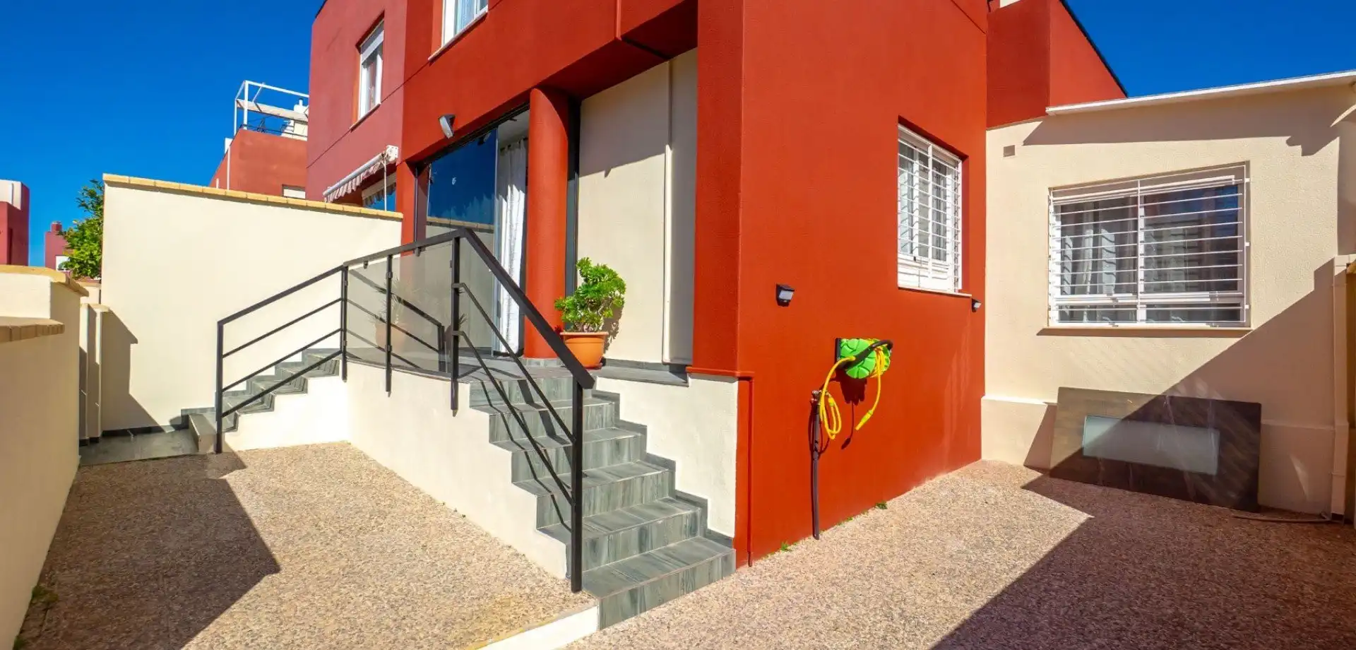 Vista exterior de Finca rústica en venda en Orihuela amb Jardí privat, Terrassa i Traster
