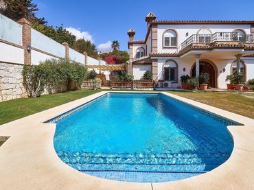Xalet amb balcó en venda a Mijas pueblo