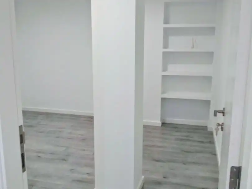 Office for sale in Algemesí  with Air Conditioner