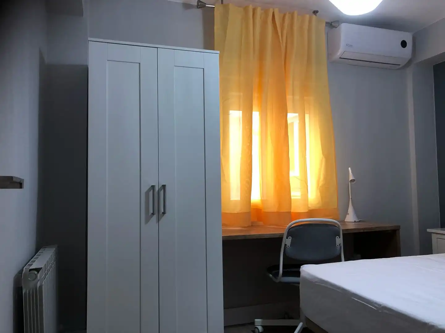 Habitación de Piso de alquiler en Granada con Aire acondicionado, Calefacción y Amueblado