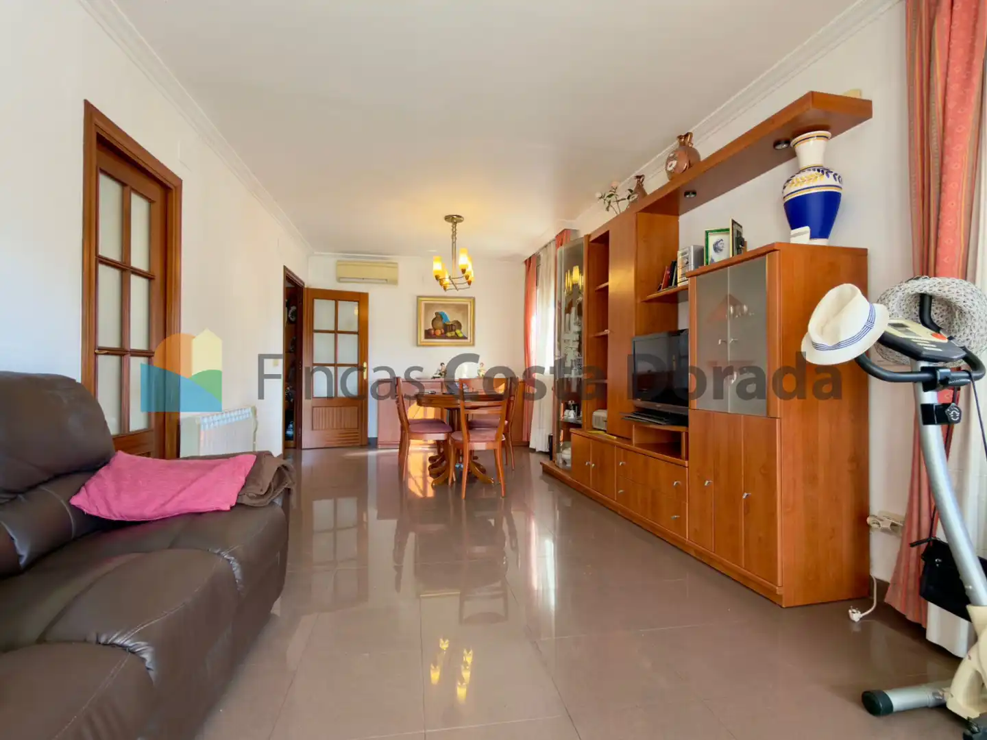 Sala de estar de Planta baja en venta en Cubelles con Aire acondicionado, Calefacción y Jardín privado