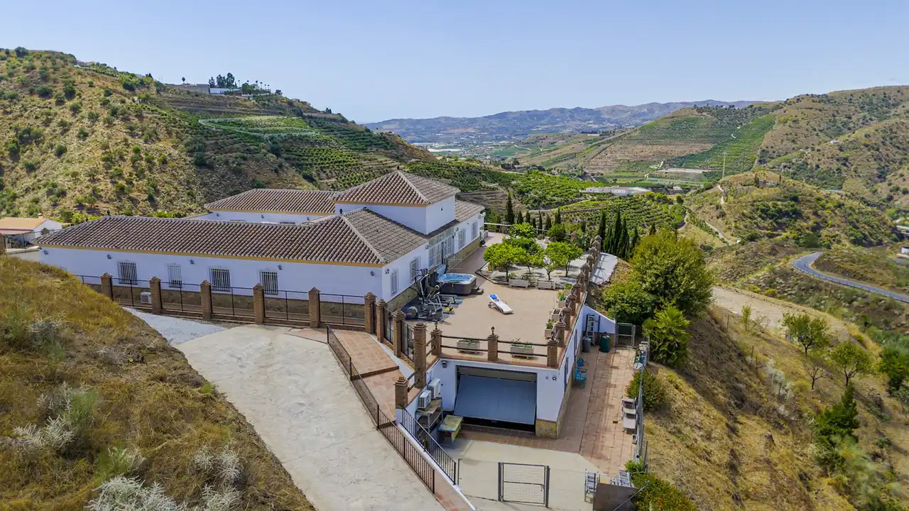 Casa con piscina en venta en Canillas de Aceituno, imagen 2