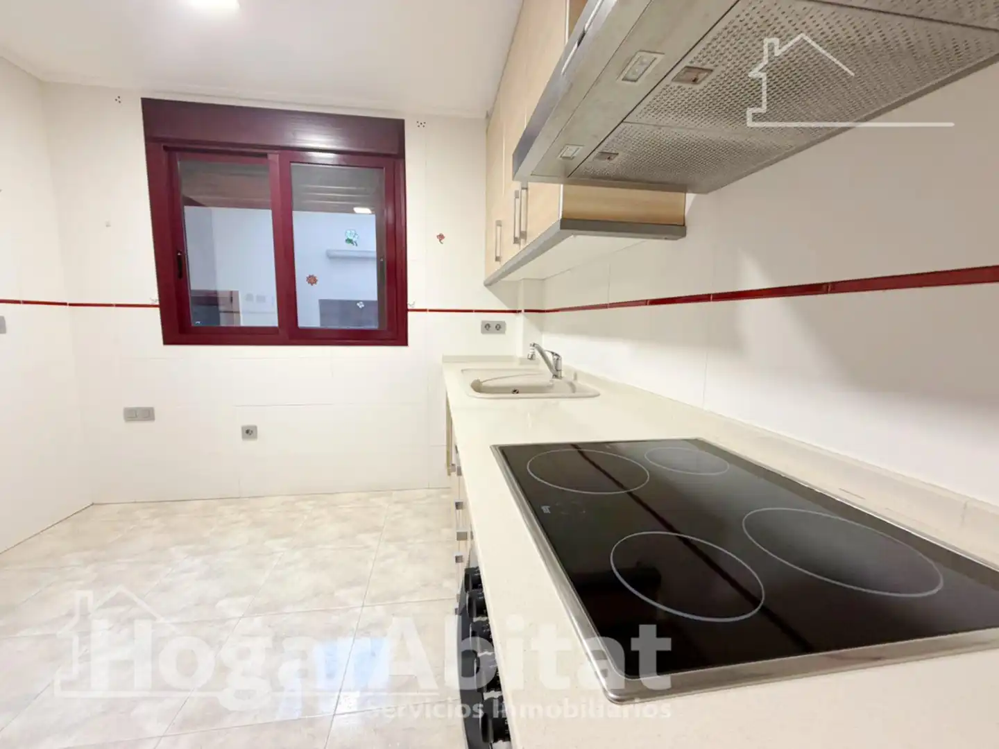 Cuina de Casa adosada en venda en Sagunto / Sagunt amb Aire condicionat, Jardí privat i Terrassa