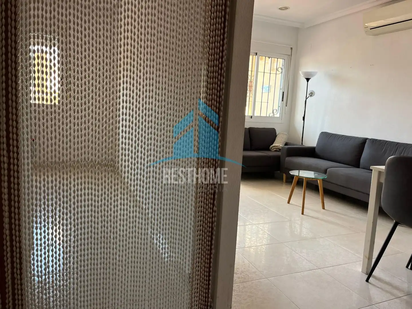 Vista exterior de Apartament en venda en Torrevieja amb Aire condicionat, Jardí privat i Terrassa