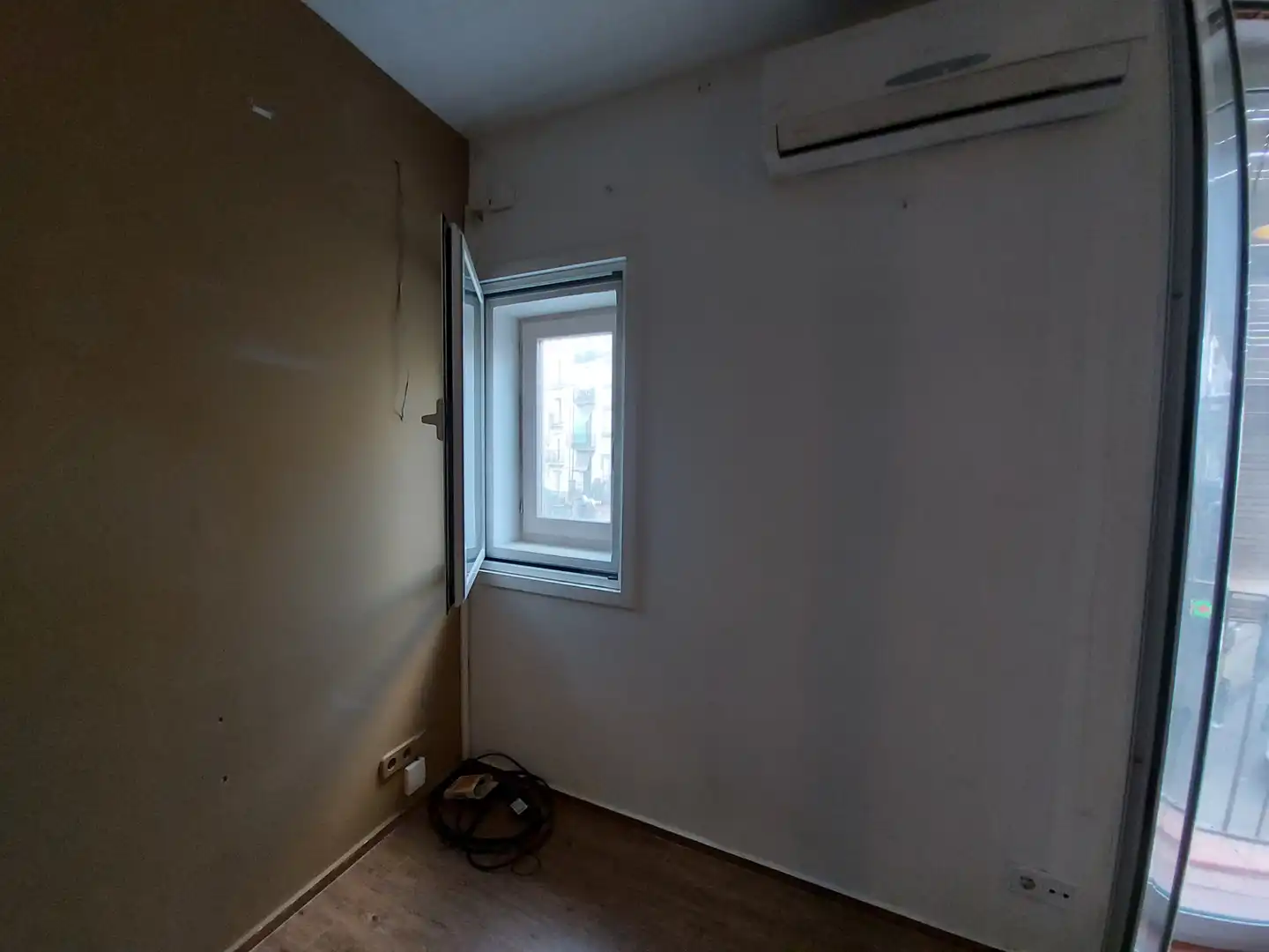 Habitación de Piso en venta en Barcelona con Trastero, Horno y Balcón
