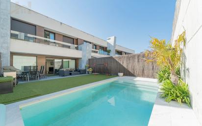 Swimming pool of Single-family semi-detached for sale in Boadilla del Monte  with Air Conditioner, Heating and Private garden