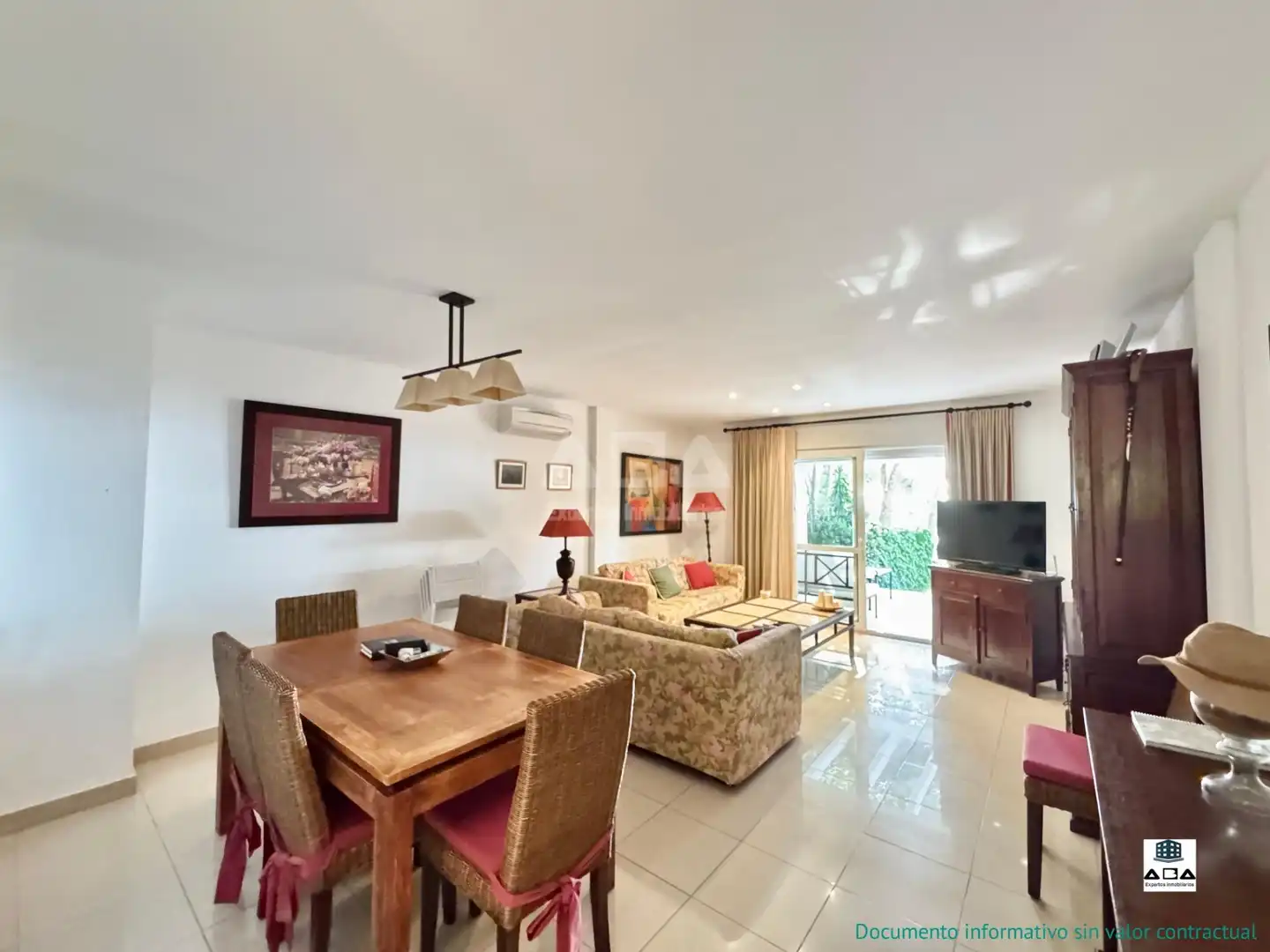 Wohnzimmer von Einfamilien-Reihenhaus zum Verkauf in Alcalà de Xivert mit Klimaanlage, Privatgarten und Terrasse