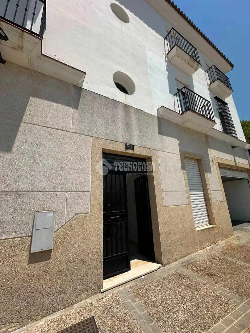 Vista exterior de Pis en venda en Arcos de la Frontera amb Aire condicionat i Balcó